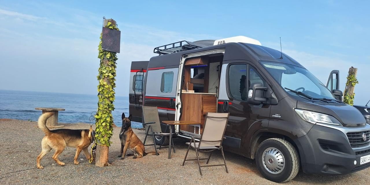 Rent a Camper Van in Morocco | Airport Transfers | Jl Autocaravana Camping-car garé face à la mer au Maroc