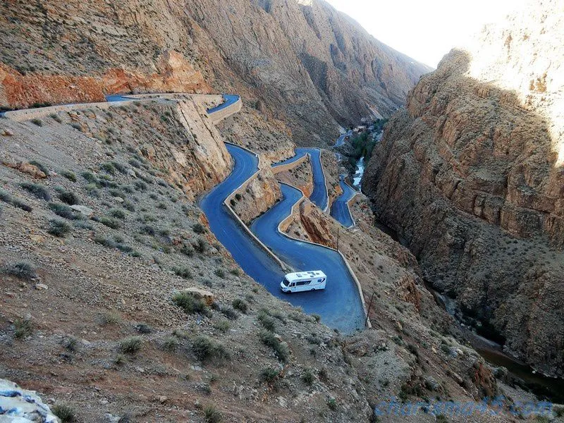 Location de camping-car tout équipé au Maroc Fully equipped motorhome rental in Morocco