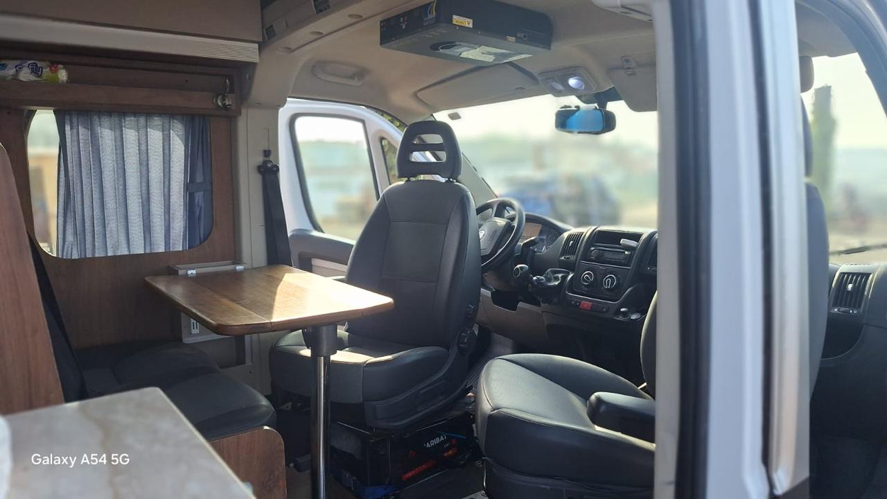 Rent a Camper Van in Morocco | Airport Transfers | Jl Autocaravana Camping-car en voyage à travers les paysages majestueux du Maroc avec Camper Van Rentals Morocco