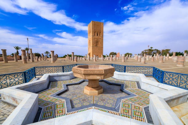 Rent a Camper Van in Morocco | Airport Transfers | Komplette Marokko-Rundreise mit Wohnmobil und 4×4 Geländewohnmobil (25–30 Tage volles Abenteuer) location camping car maroc à Rabat près de la Tour Hassan pendant un voyage en camping-car au Maroc Morocco camper van rental in Rabat near the Hassan Tower during a camper van trip in Morocco.