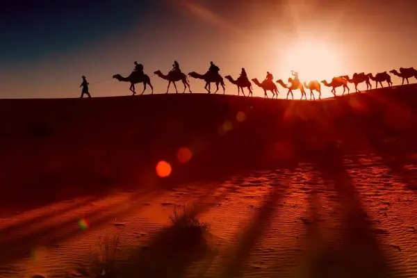 Rent a Camper Van in Morocco | Airport Transfers | Désert & Kasbahs en Camping-Car Maroc & 4x4 Camper Overland Off-Road (14 jours) Camping-car avec mosquée Hassan II en arrière-plan Motorhome with Hassan II Mosque in the background