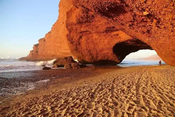 Rent a Camper Van in Morocco | Airport Transfers | Camping-Car Maroc : Le Guide Ultime pour un Road Trip Authentique et Indépendant Camping-Car Maroc : Guide Ultime 2025 pour un Road Trip Libre et Authentique