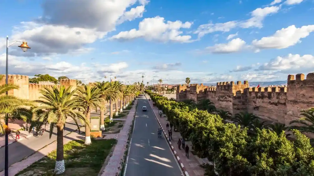 Remparts de Taroudant, découverte culturelle en Camping-Car Maroc Ramparts of Taroudant, cultural discovery by Morocco Camper Van.