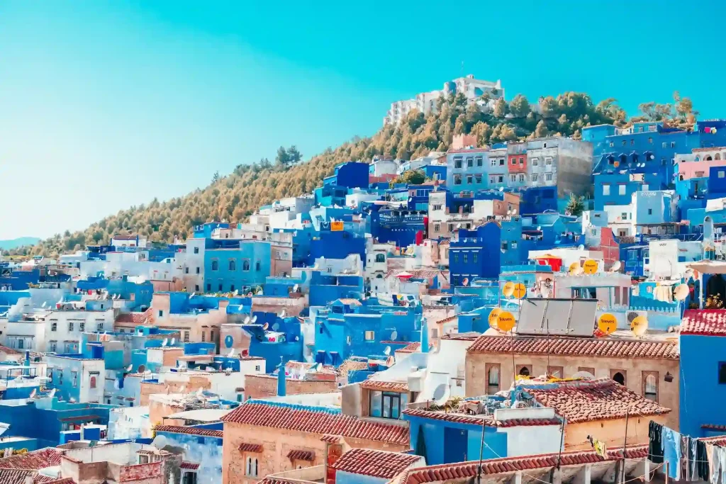 Rent a Camper Van in Morocco | Airport Transfers | Route du Nord & Rif en Camping-Car et 4x4 Camper Overland Off-Road Maroc (8–10 jours) 4×4 Camper Overland Maisons peintes en bleu à Chefchaouen, découverte authentique en 4x4 Camper Overland Off-Road 4x4 camper off-road