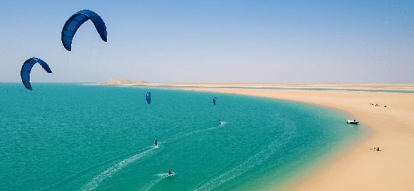 Rent a Camper Van in Morocco | Airport Transfers | Coastal Camping in Morocco with a 4x4 Campervan Surfeur à Dakhla face aux vagues de l’Atlantique, circuit en maroc 4x4 Camper Overland 4×4 Camper Overland