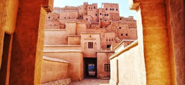 Rent a Camper Van in Morocco | Airport Transfers | Komplette Marokko-Rundreise mit Wohnmobil und 4×4 Geländewohnmobil (25–30 Tage volles Abenteuer) Patrimoine mondial de l’UNESCO à Aït Ben Haddou, accessible facilement en maroc camping car UNESCO World Heritage site at Aït Ben Haddou, easily accessible by motorhome in Morocco