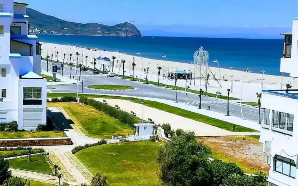 Rent a Camper Van in Morocco | Airport Transfers | Route du Nord & Rif en Camping-Car et 4x4 Camper Overland Off-Road Maroc (8–10 jours) Plage de Martil sur la Méditerranée, étape balnéaire en Camping-Car Maroc