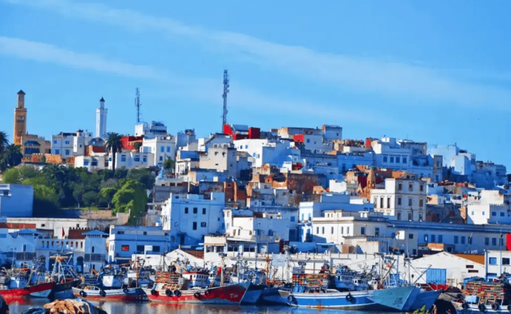 Rent a Camper Van in Morocco | Airport Transfers | Route du Nord & Rif en Camping-Car et 4x4 Camper Overland Off-Road Maroc (8–10 jours) Médina traditionnelle de Larache au bord de l’Atlantique, découverte en 4x4 Camper Overland Off-Road Maroc