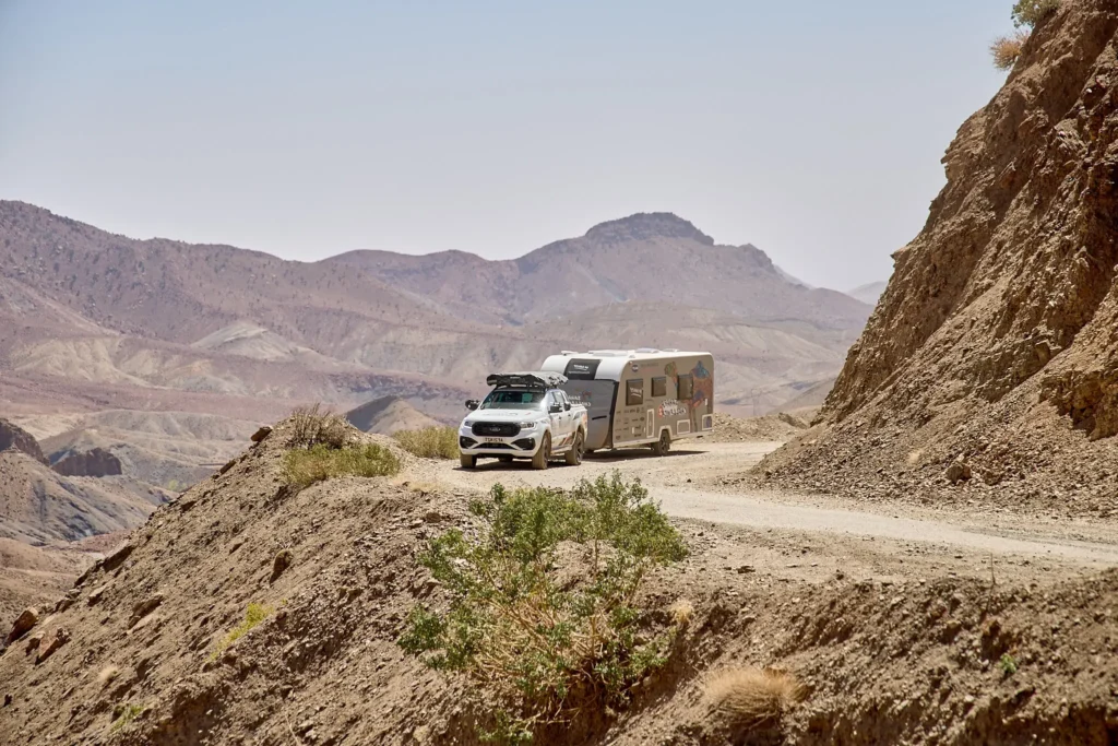 Rent a Camper Van in Morocco | Airport Transfers | Location Camping Car in Morocco: The Ultimate Travel Experience Camping car sur route dans les montagnes de l’Atlas au Maroc